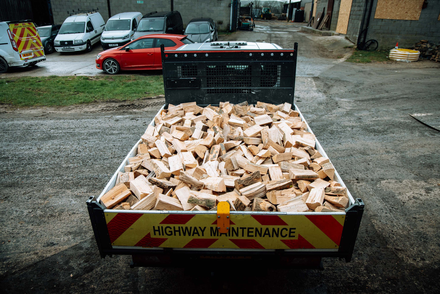 Bulk delivery of kiln-dried hardwood logs tipped in loose load