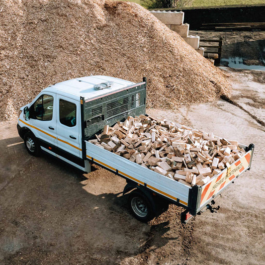 Loose load of kiln-dried hardwood firewood logs, 2.6m³ bulk delivery
